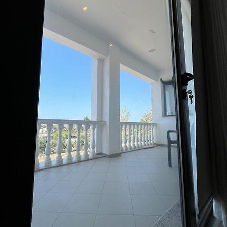 Icon Hotel Vlorë Esterno foto