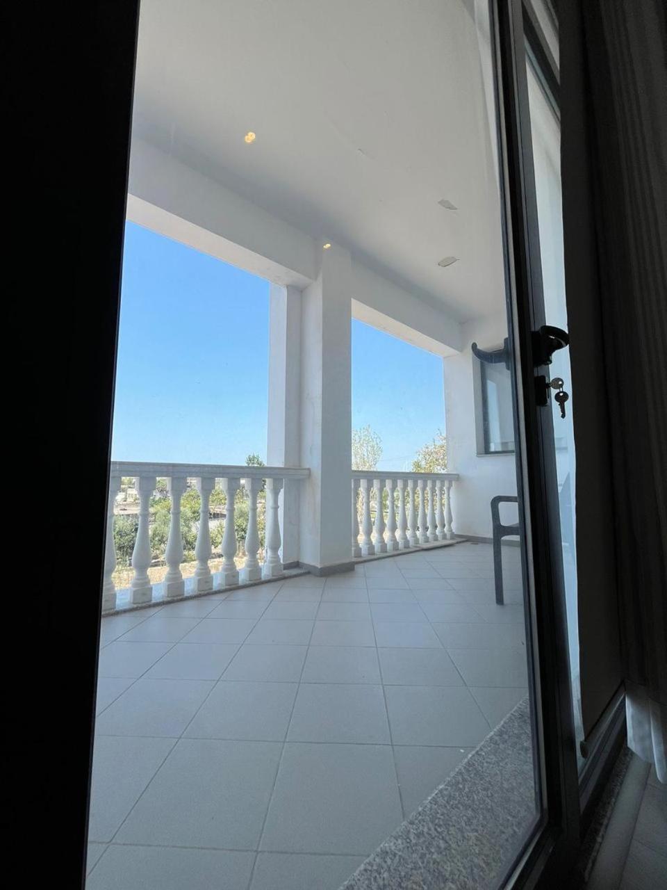 Icon Hotel Vlorë Esterno foto