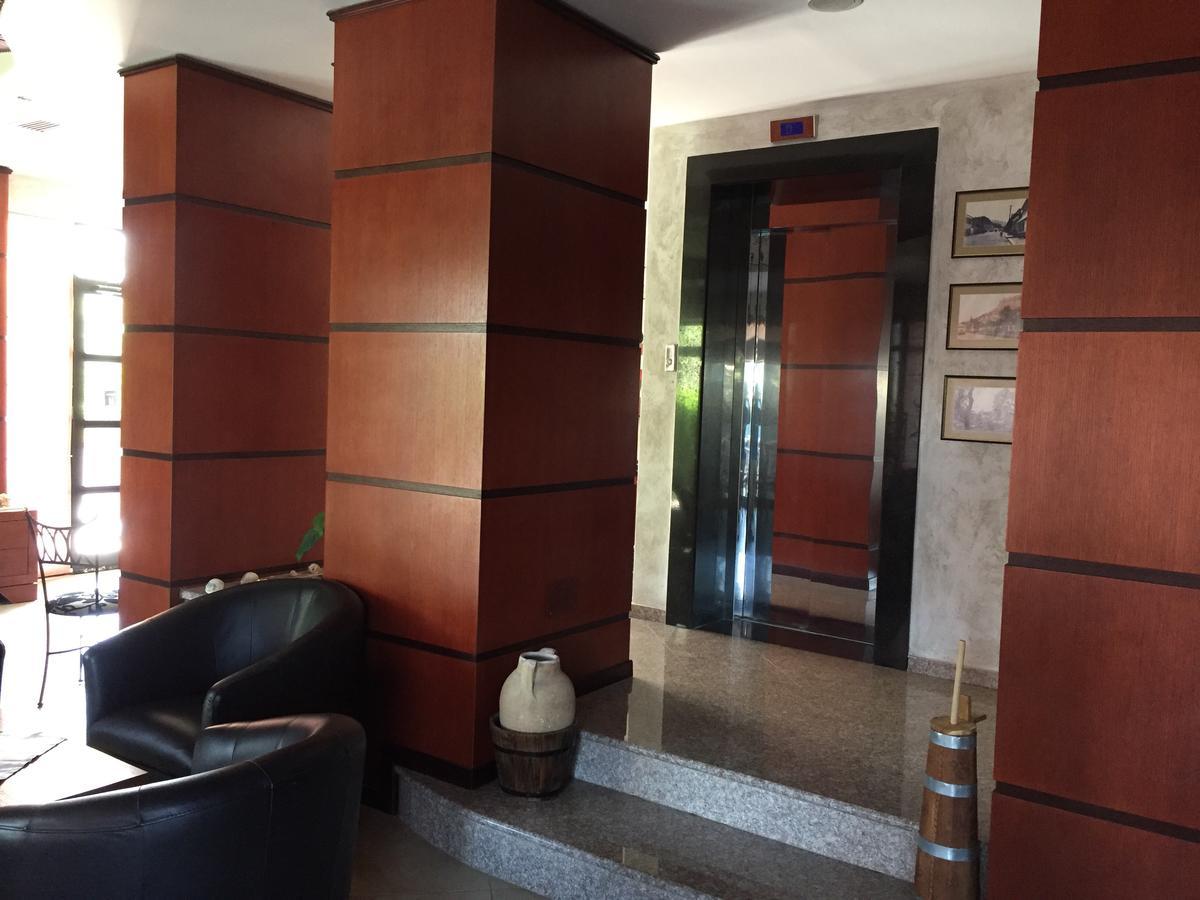 Icon Hotel Vlorë Esterno foto