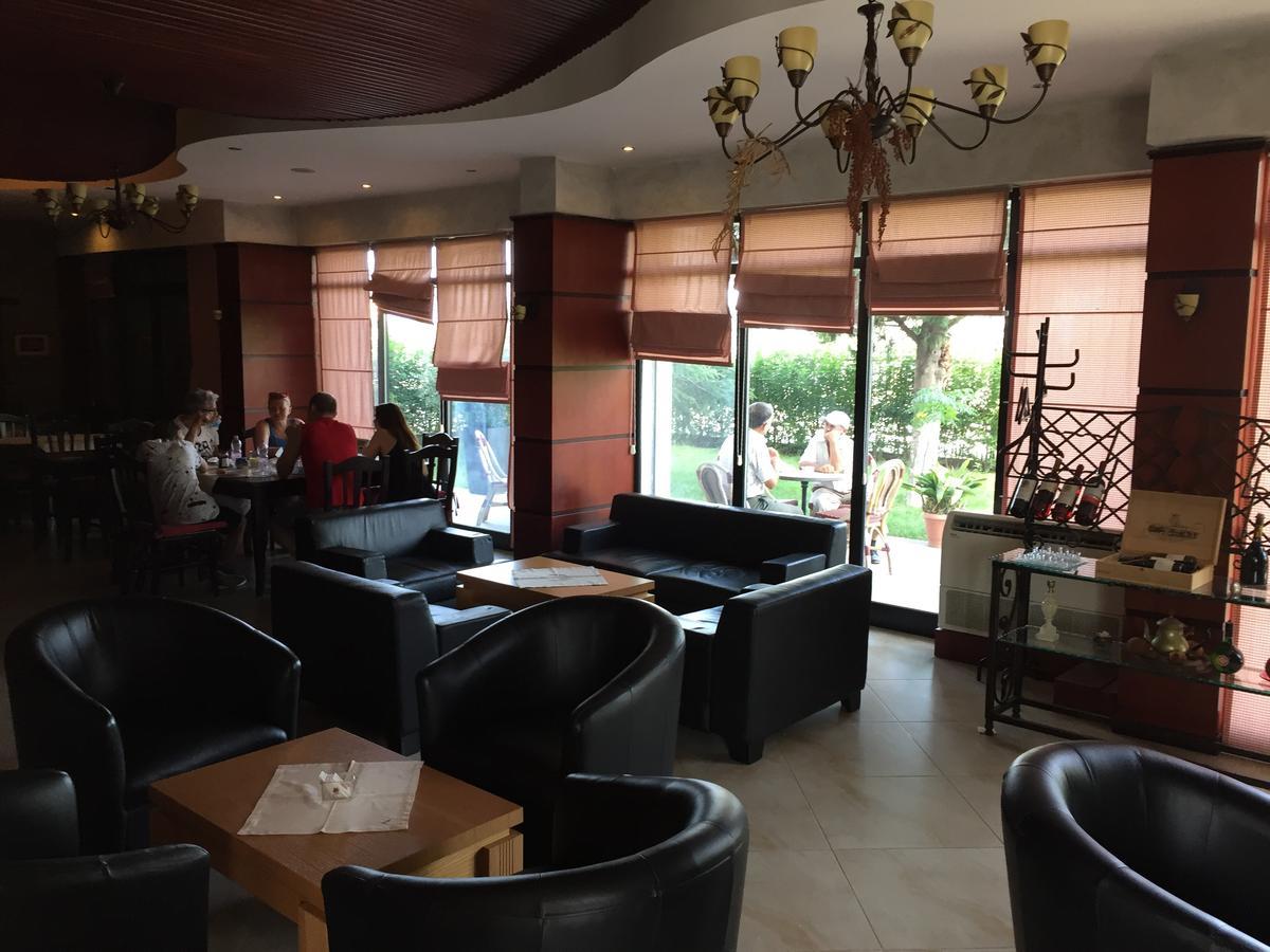 Icon Hotel Vlorë Esterno foto