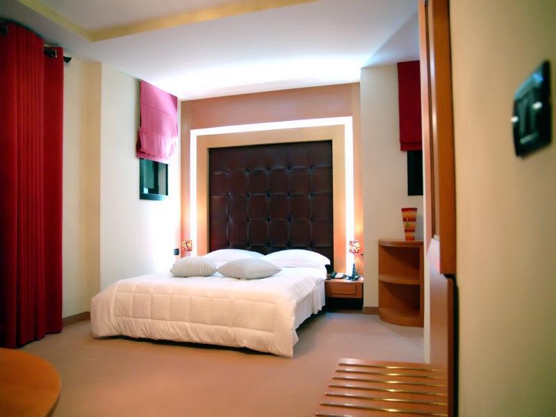 Icon Hotel Vlorë Esterno foto