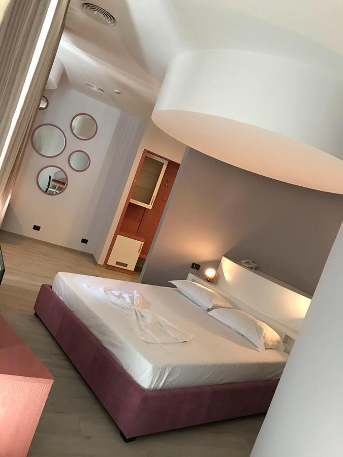 Icon Hotel Vlorë Esterno foto
