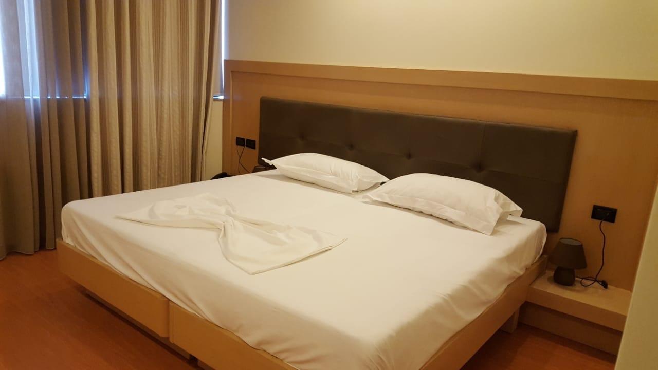 Icon Hotel Vlorë Esterno foto