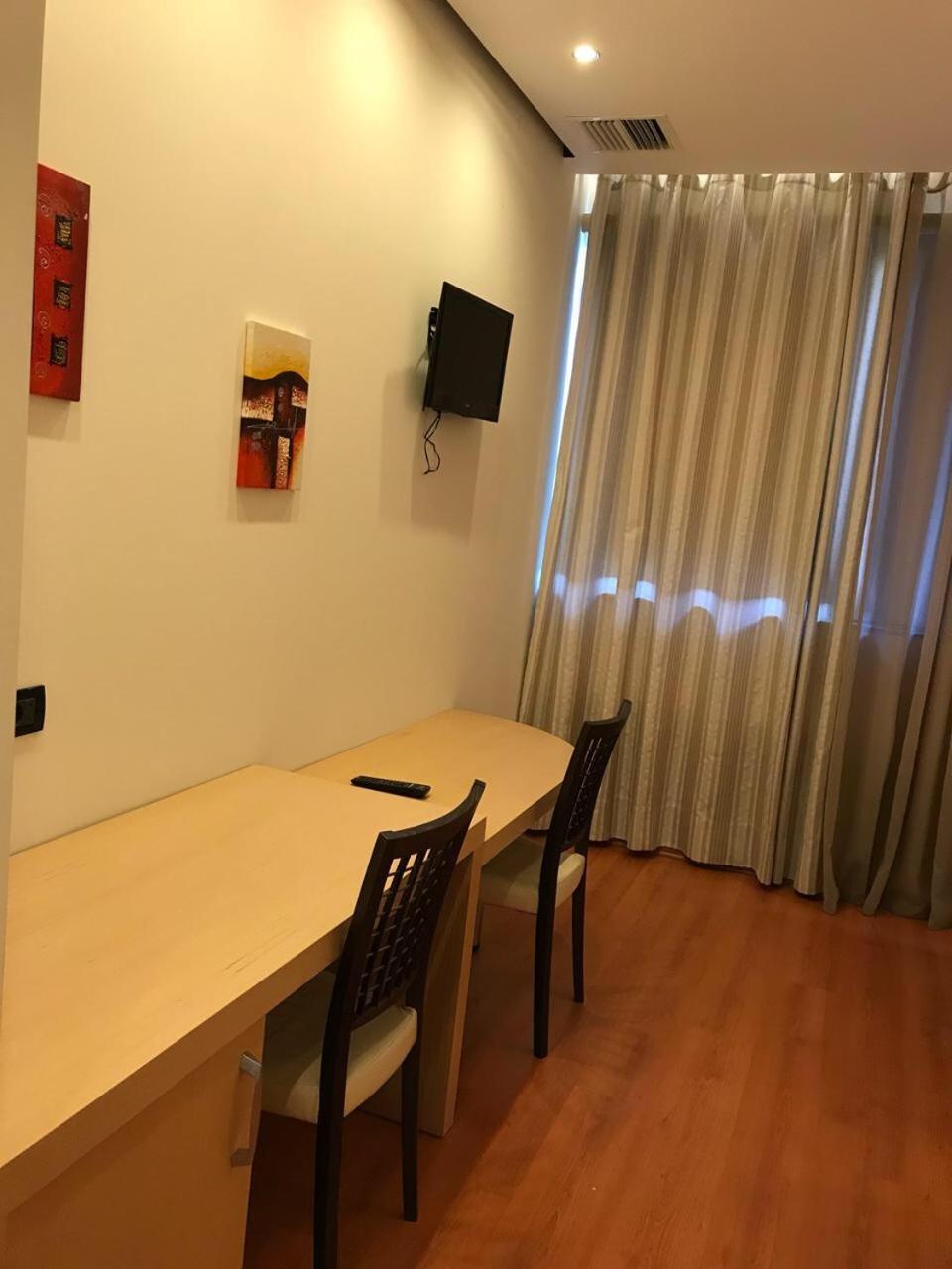 Icon Hotel Vlorë Esterno foto