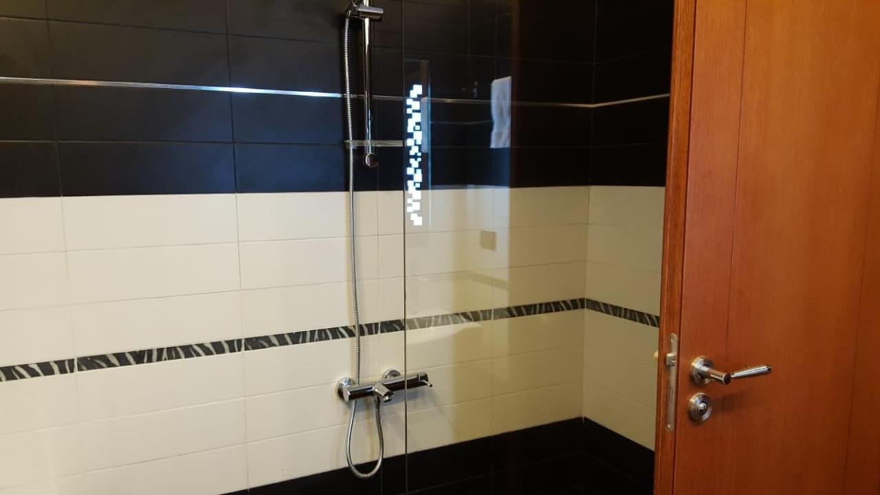 Icon Hotel Vlorë Esterno foto