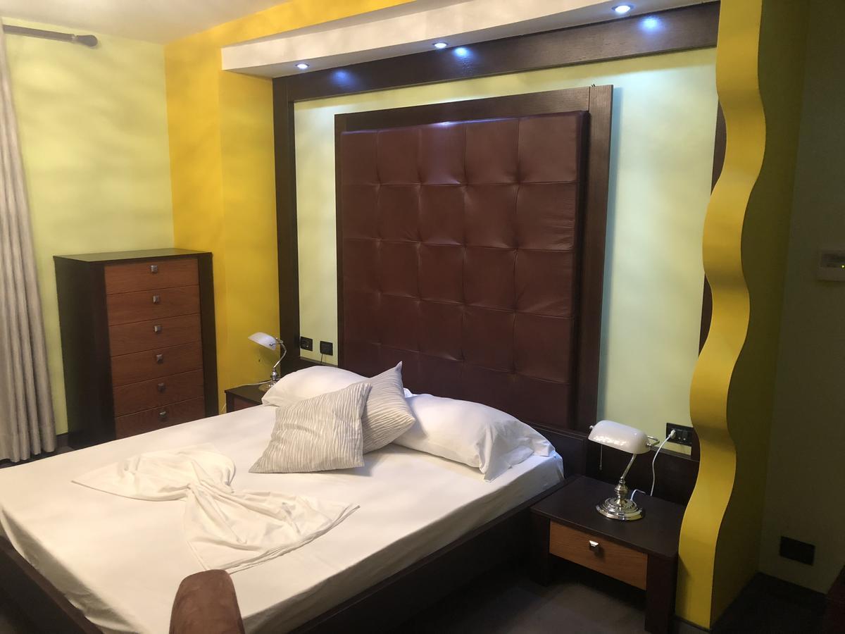 Icon Hotel Vlorë Esterno foto