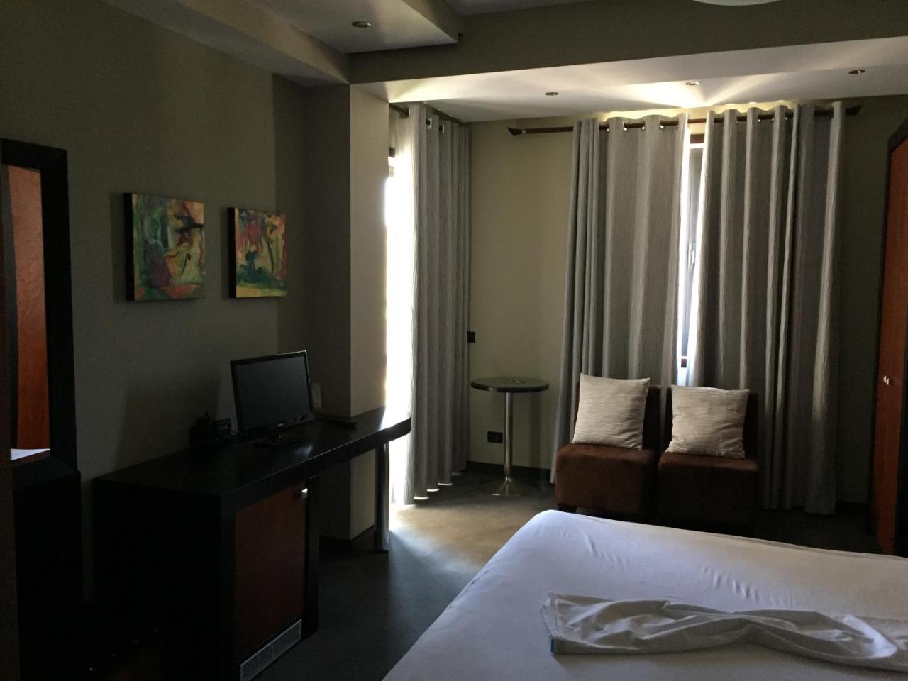 Icon Hotel Vlorë Esterno foto