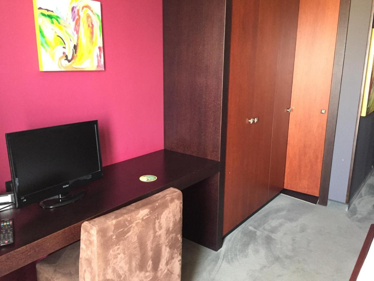 Icon Hotel Vlorë Esterno foto