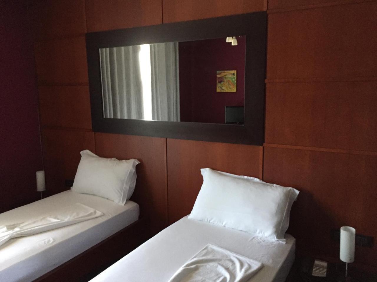 Icon Hotel Vlorë Esterno foto