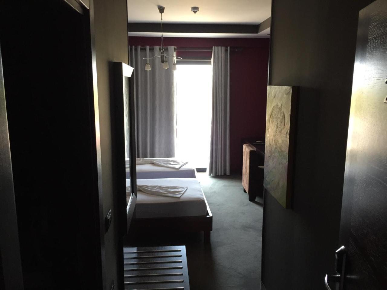 Icon Hotel Vlorë Esterno foto